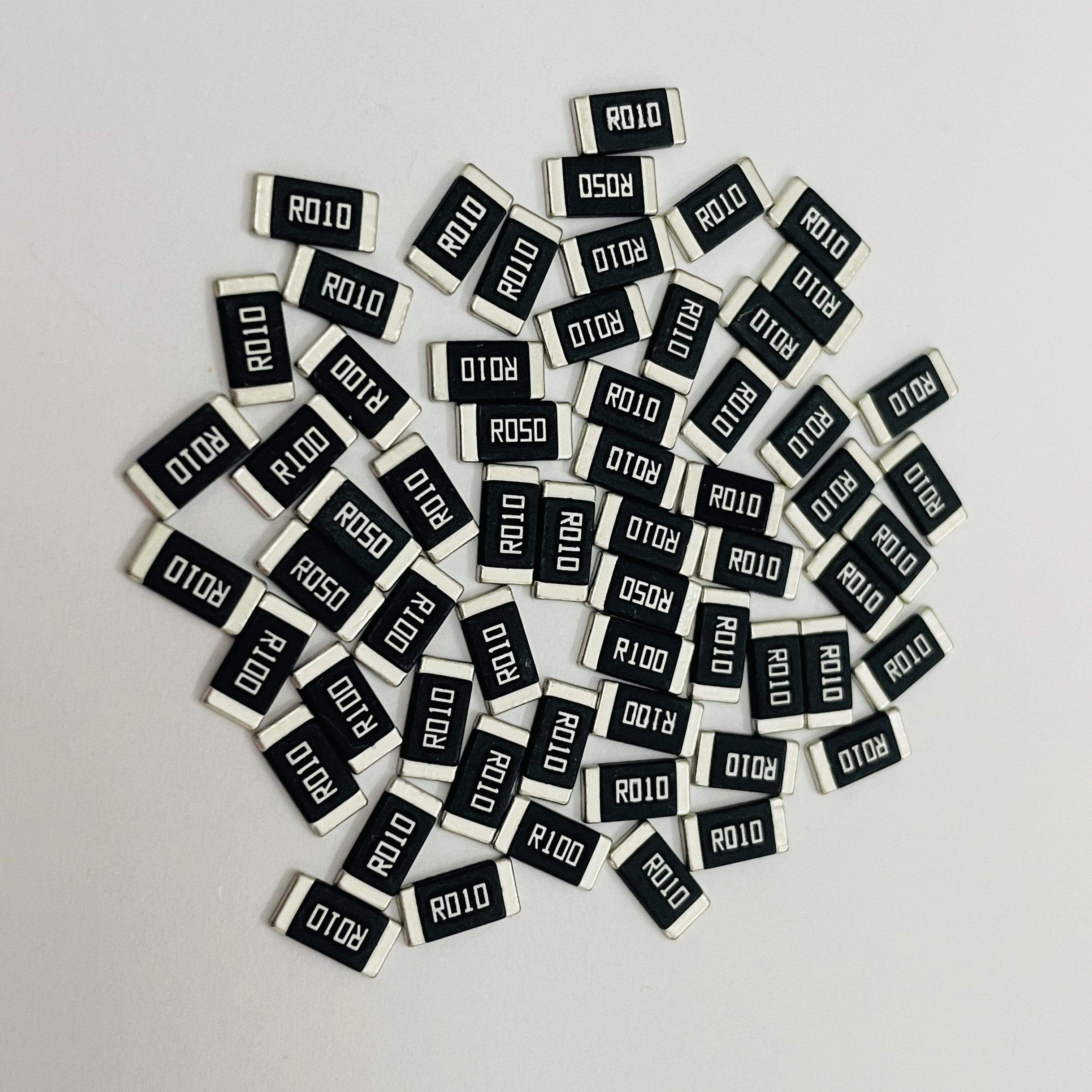 What are the characteristics of Alloy Chip Resistance
