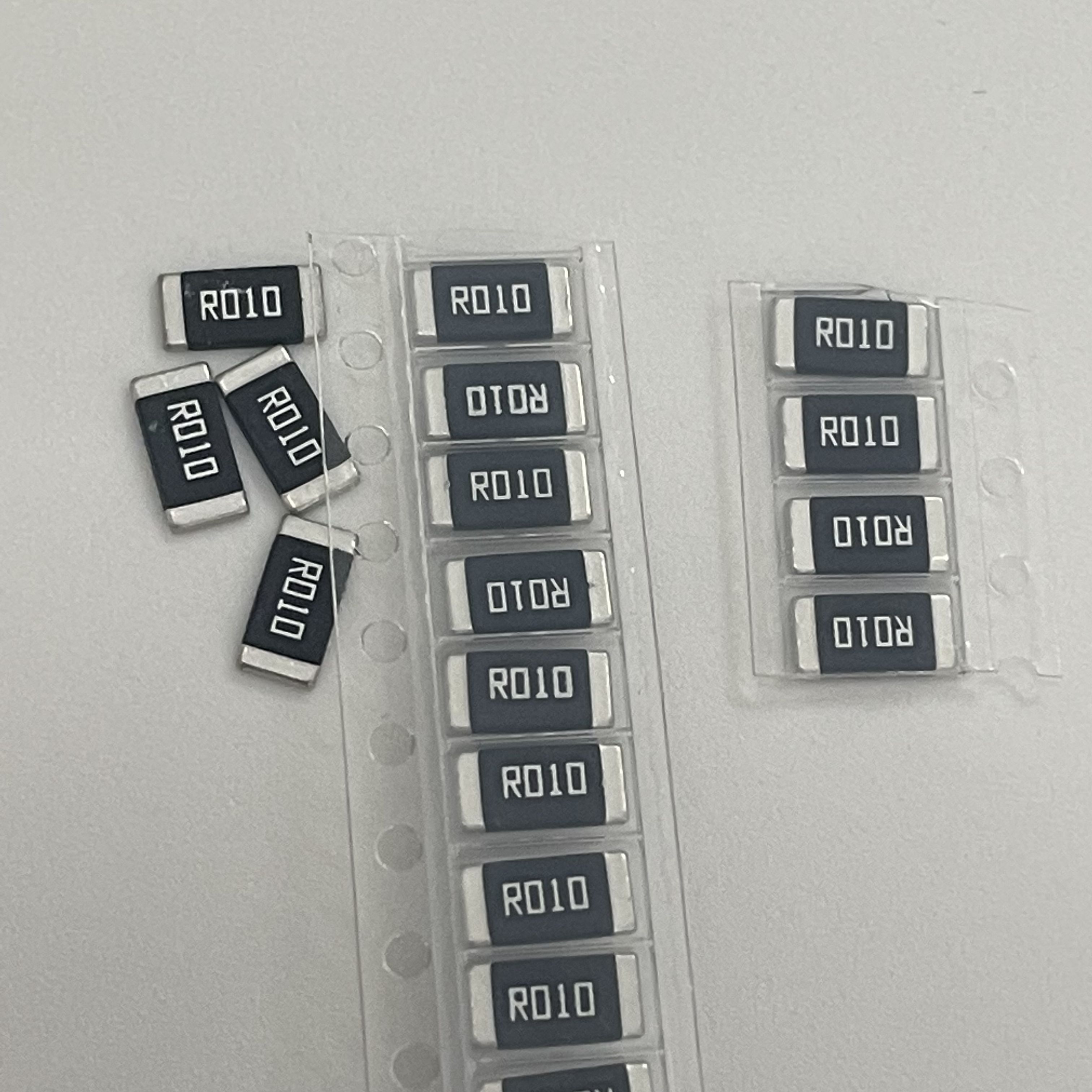 What are the features of the Alloy Chip Resistance